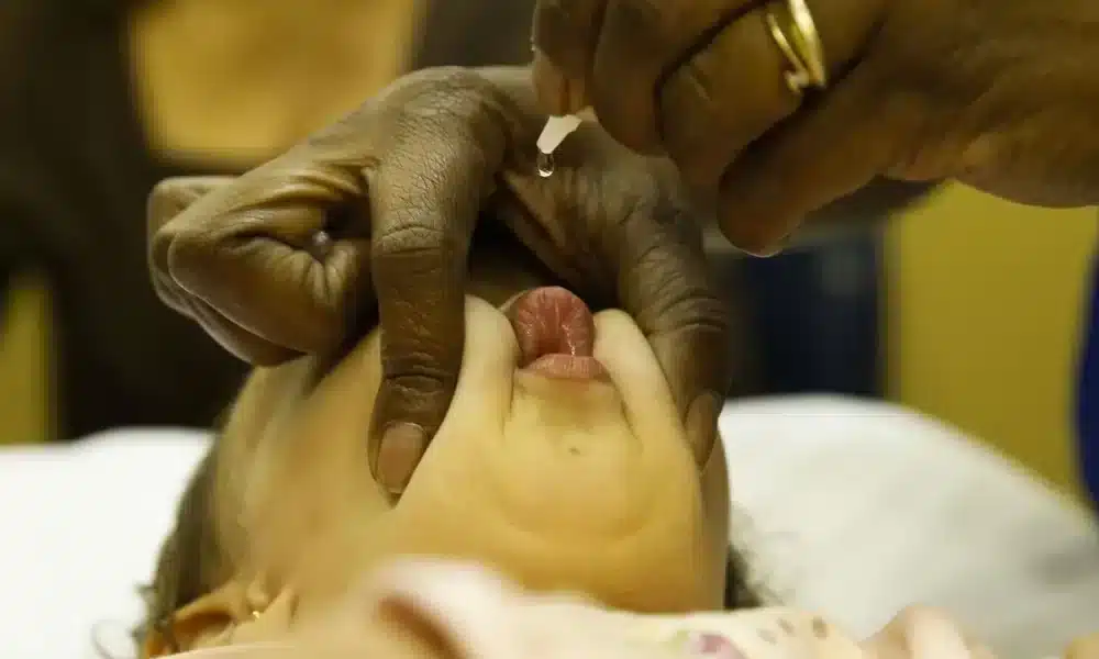 vacinação antipólio, imunização contra poliomielite;